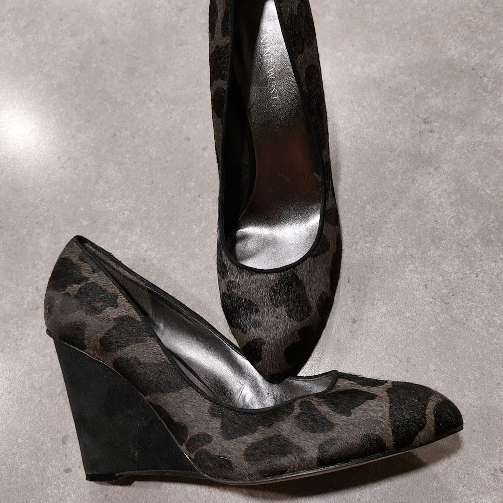 NINE WEST Women's Leopard Calf Hair Print Wedge - Grey & Black - Size 8M - Picture 3 of 11